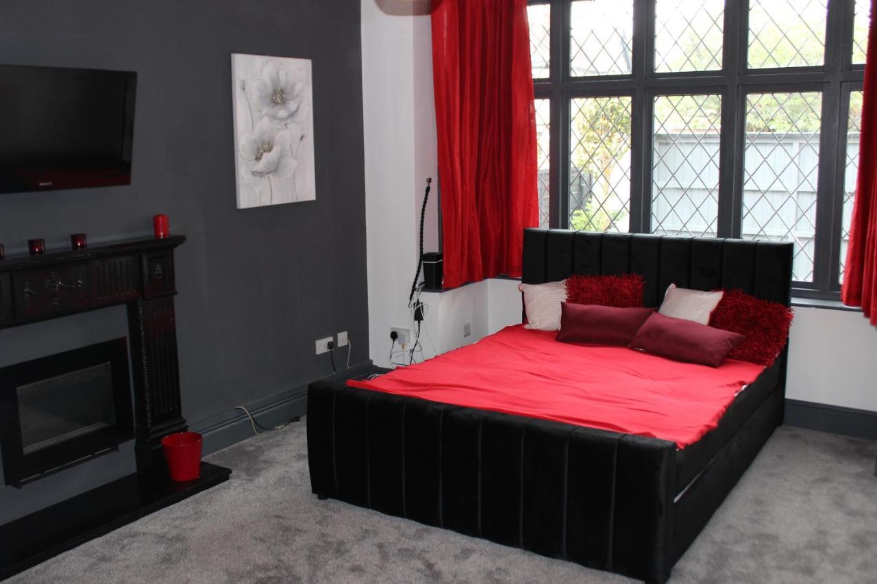 Modern Spacious House - Sleeps 16, Free Parking, Sun Terrace Nuneaton Exterior foto