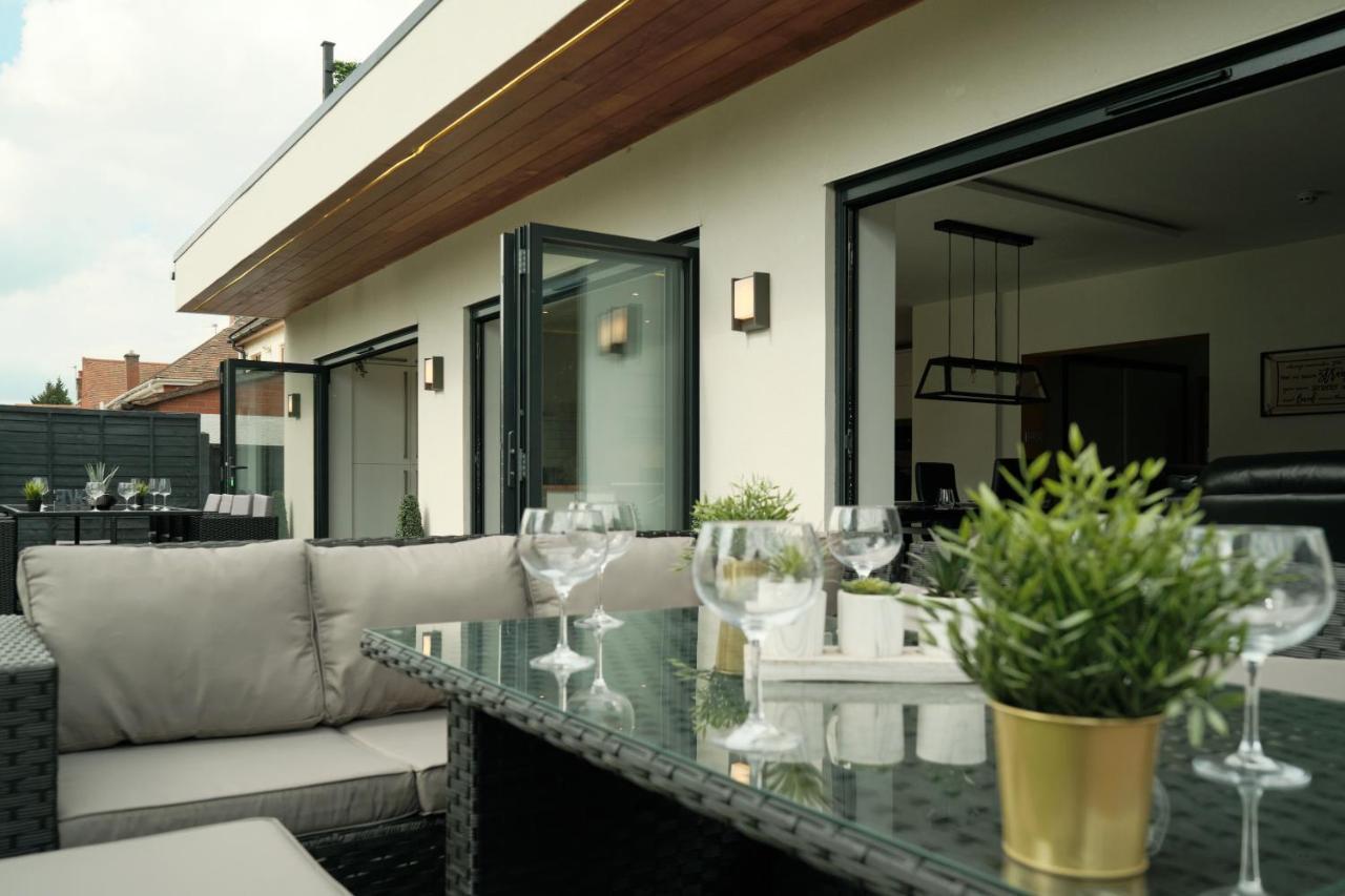 Modern Spacious House - Sleeps 16, Free Parking, Sun Terrace Nuneaton Exterior foto