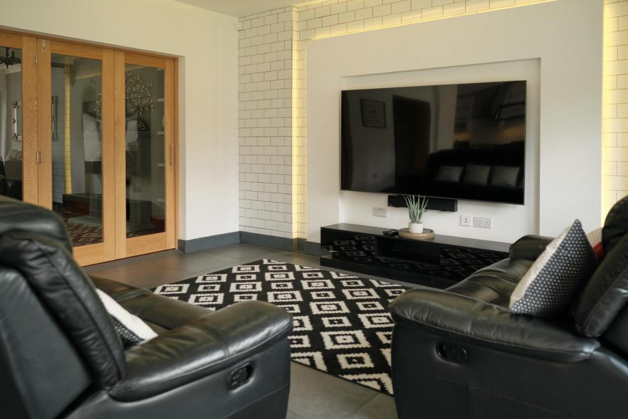 Modern Spacious House - Sleeps 16, Free Parking, Sun Terrace Nuneaton Exterior foto